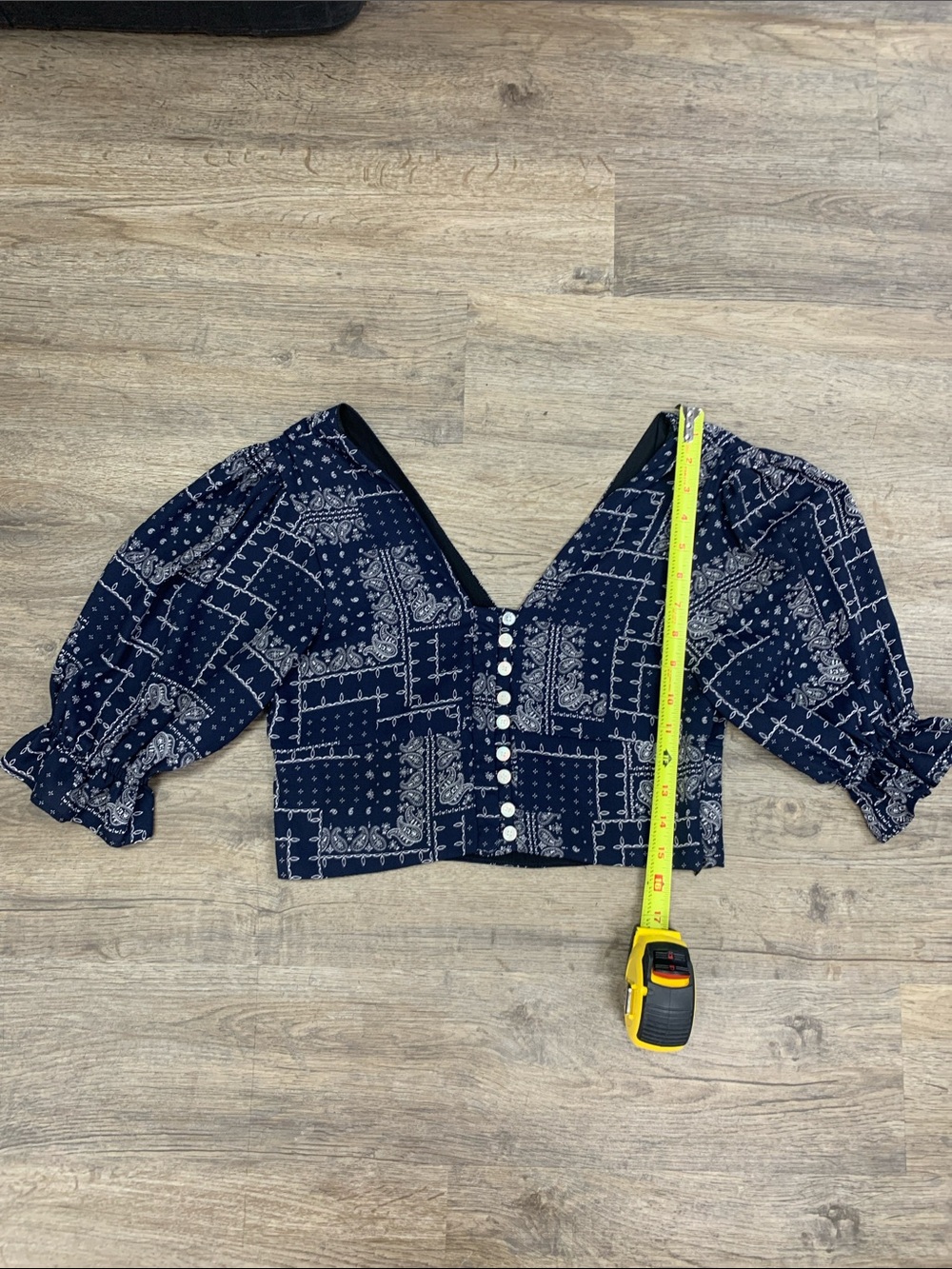 Koch Patterned Navy Cropped Button-Front Puff Sleeve Top Size Small